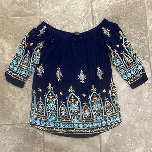 Renee C. Tops Embroidered Neck Flowy‎ Blouse Three Quarter Sleeve Size Medium